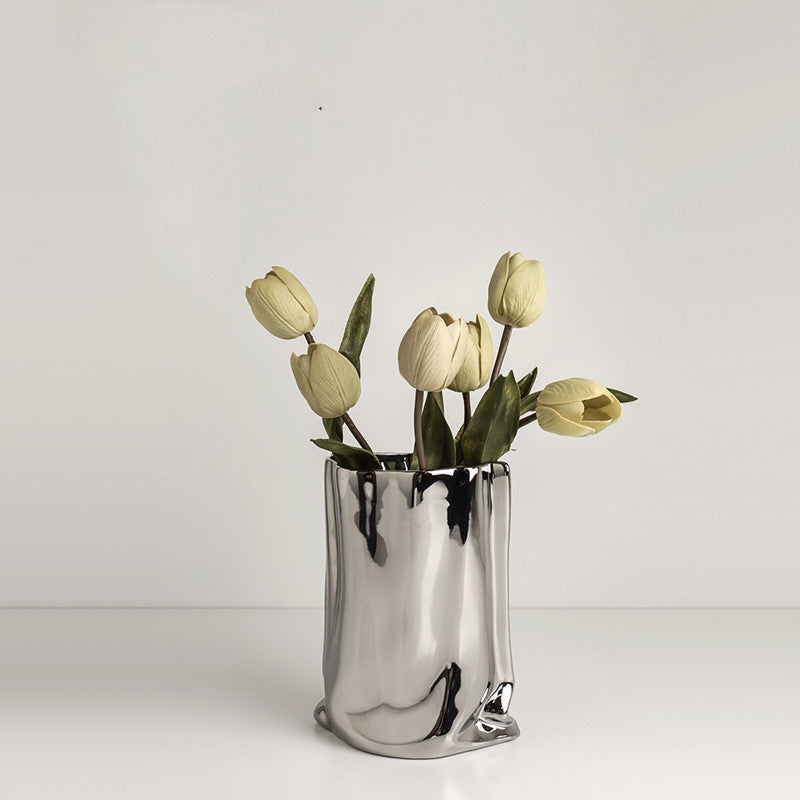 Silvertonad Keramikvas i Silvertonad med Torkade Blommor