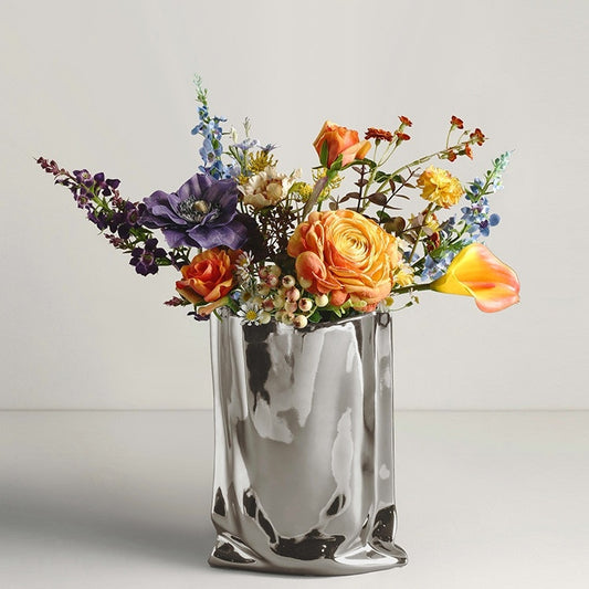 Silvertonad Keramikvas i Silvertonad med Torkade Blommor